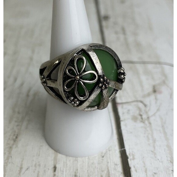 Floral Peace Ring Size 8 Green Stone Silver Tone Sz 7.5 - Picture 6 of 11